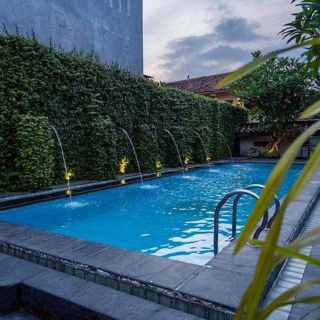 D Ajenk Boutique Guesthouse Kejayan Exteriör bild