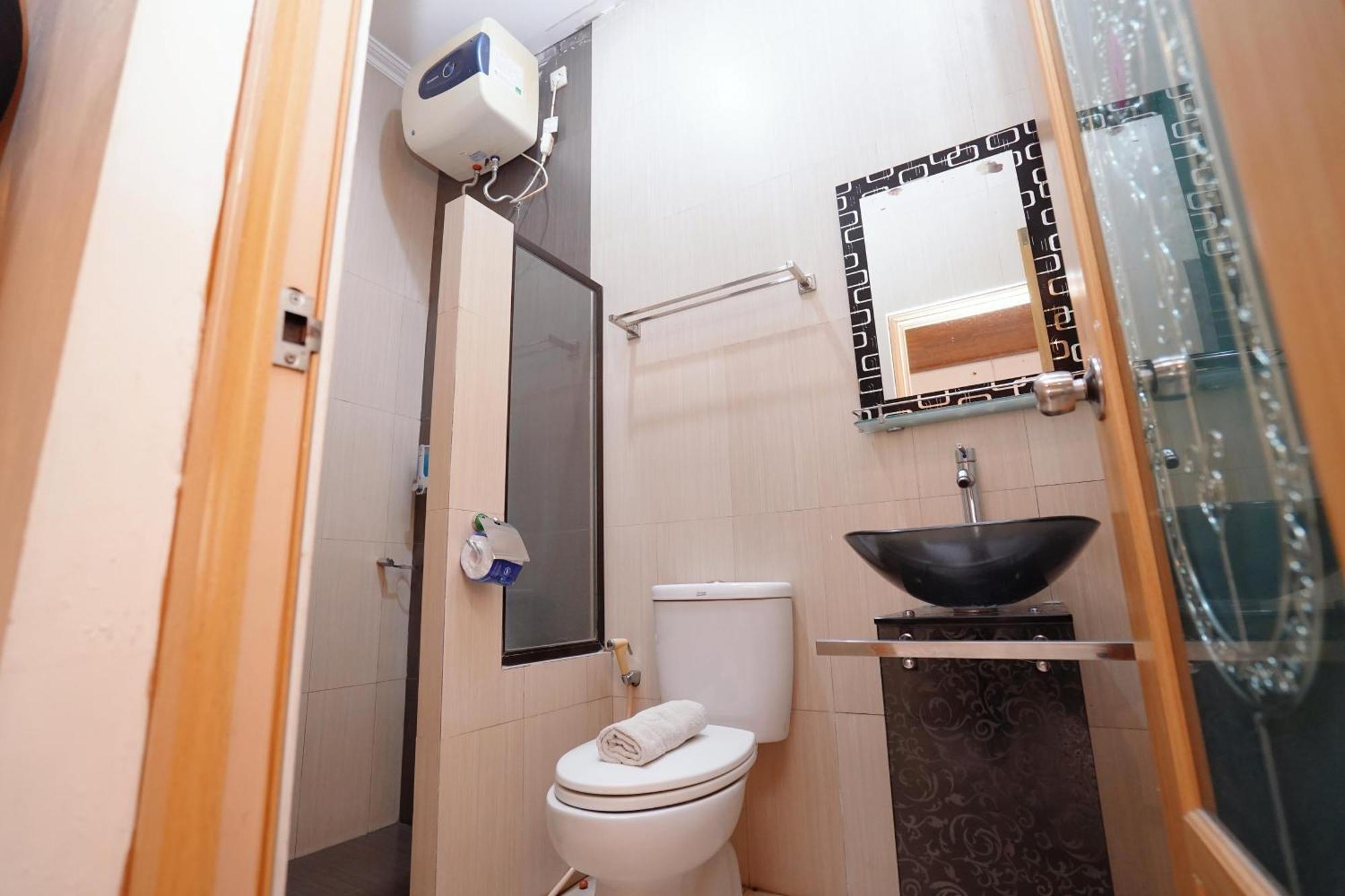 D Ajenk Boutique Guesthouse Kejayan Exteriör bild