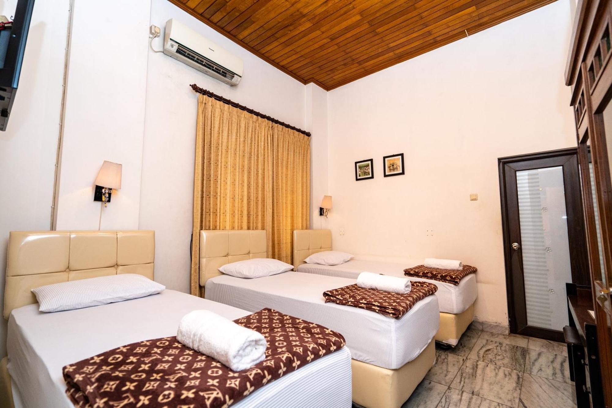 D Ajenk Boutique Guesthouse Kejayan Exteriör bild